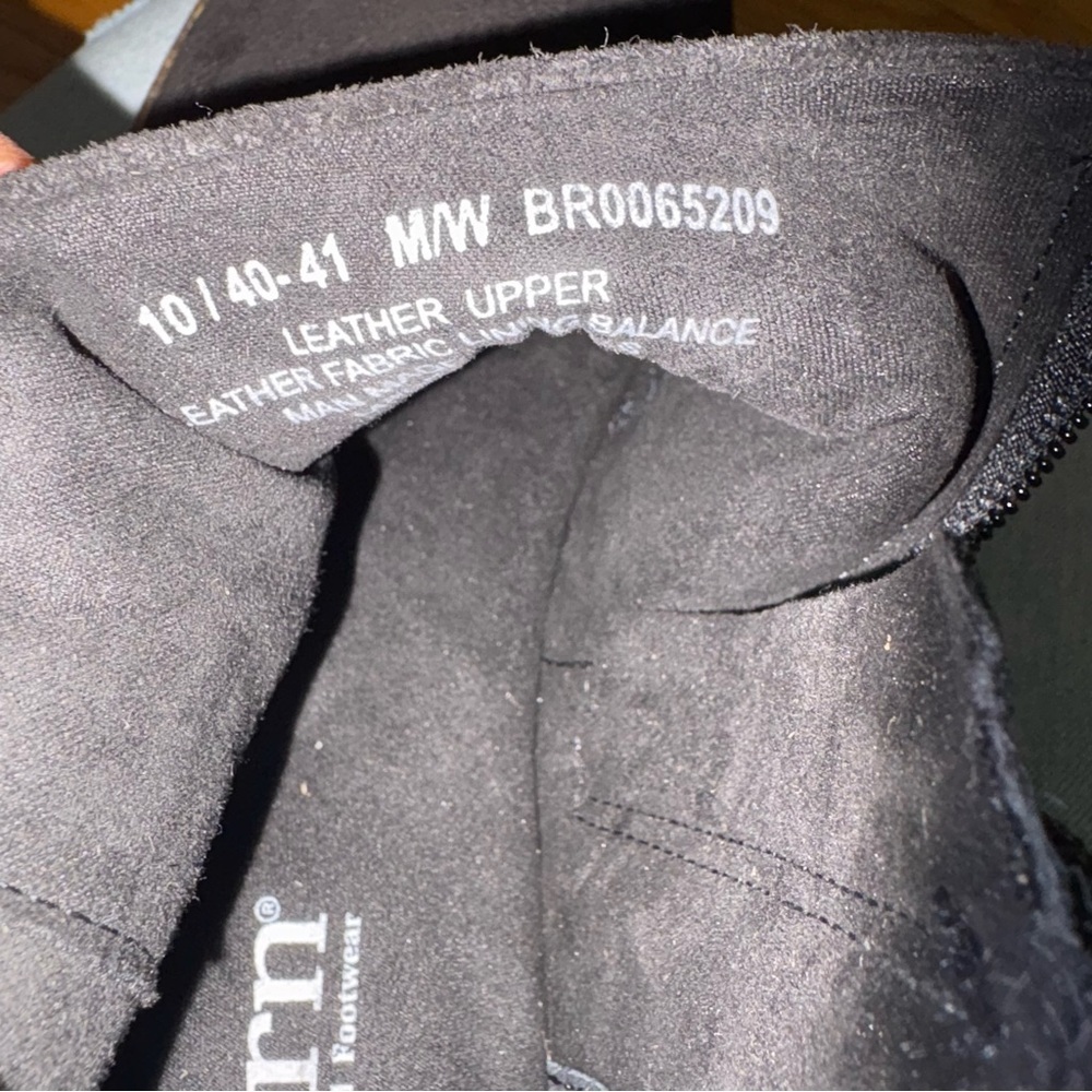 Born Black Leather Ankle Booties Size 10 - Picture 3 of 4